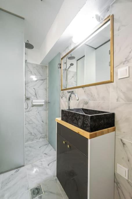 Modern Boutique Apartment Atene Esterno foto