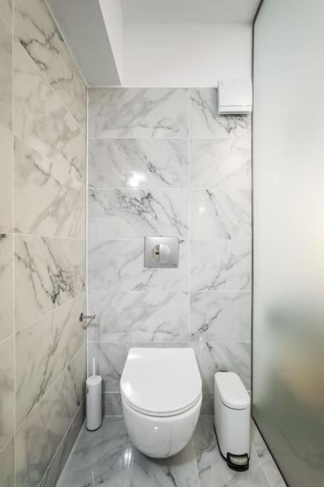 Modern Boutique Apartment Atene Esterno foto